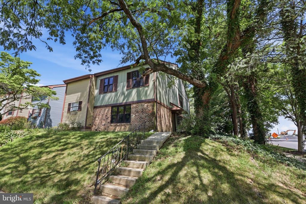 1701 SARATOGA CT, Allentown, PA 18104