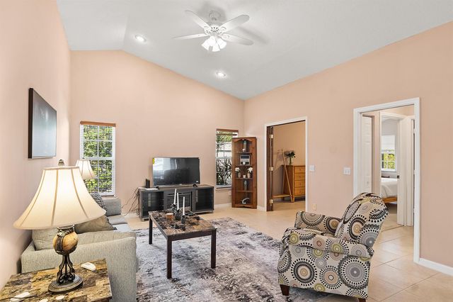 922 Jackson Way, Fort Pierce, FL 34949