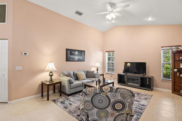 922 Jackson Way, Fort Pierce, FL 34949