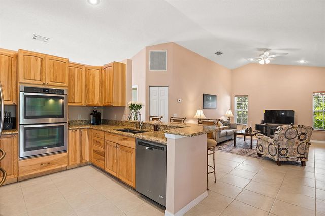 922 Jackson Way, Fort Pierce, FL 34949