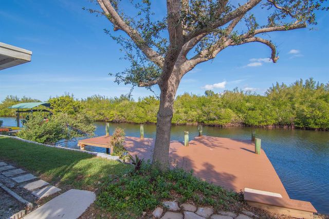 922 Jackson Way, Fort Pierce, FL 34949