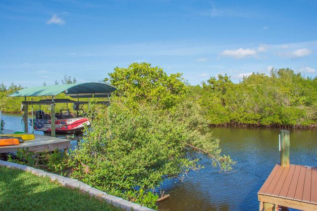 922 Jackson Way, Fort Pierce, FL 34949