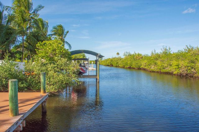 922 Jackson Way, Fort Pierce, FL 34949