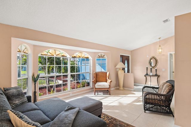 922 Jackson Way, Fort Pierce, FL 34949