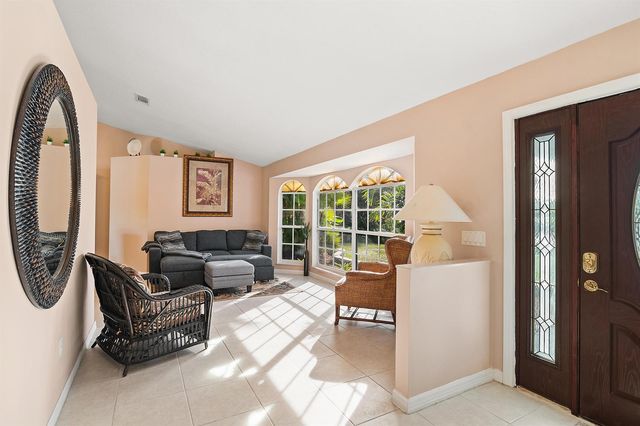 922 Jackson Way, Fort Pierce, FL 34949