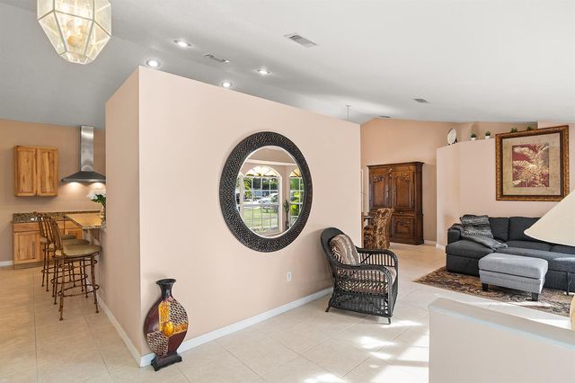 922 Jackson Way, Fort Pierce, FL 34949