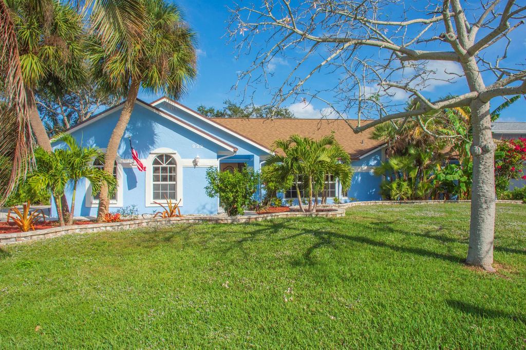 922 Jackson Way, Fort Pierce, FL 34949