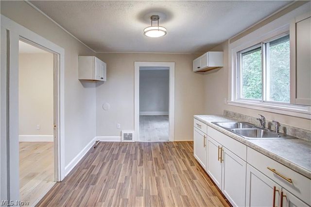 7619 Lawn Avenue, Cleveland, OH 44102