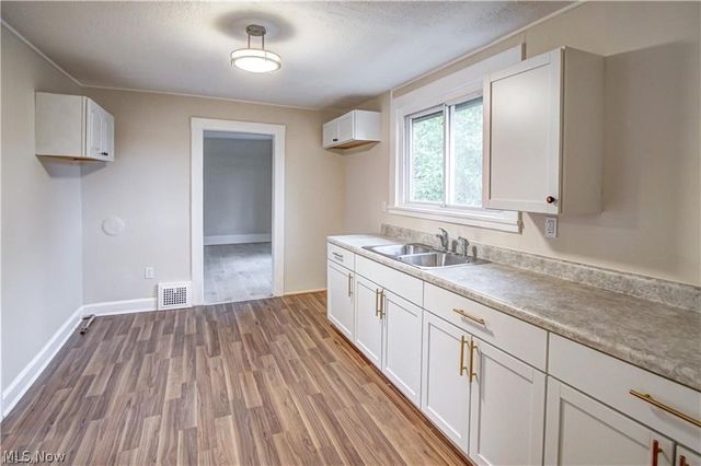 7619 Lawn Avenue, Cleveland, OH 44102