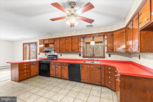 521 WINDY HILL RD, New Freedom, PA 17349