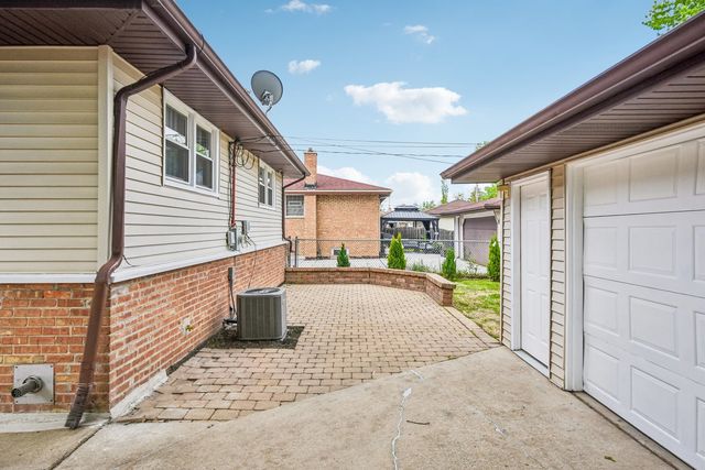 4428 Lisa Lane, Oak Forest, IL 60452