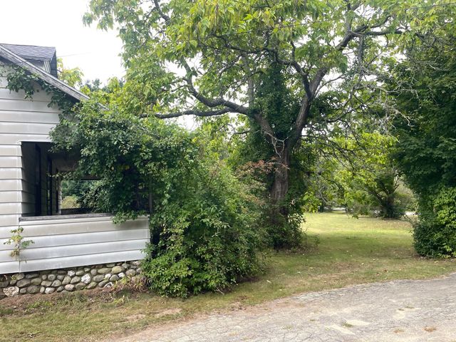 23 Taunton St, Lakeville, MA 02347