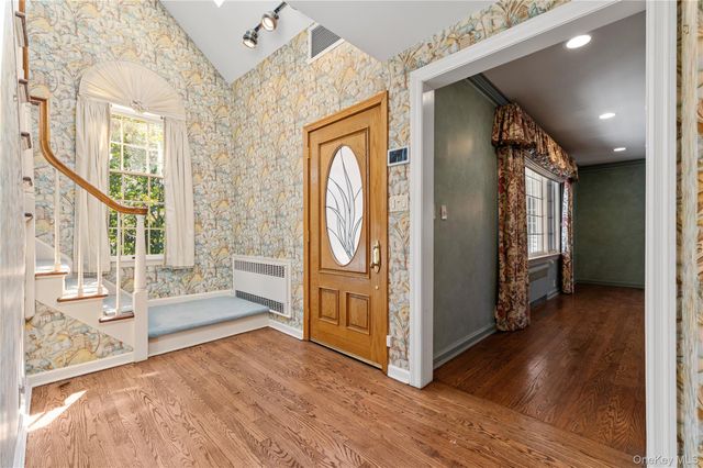 2 Hickory Hill, Roslyn, NY 11576