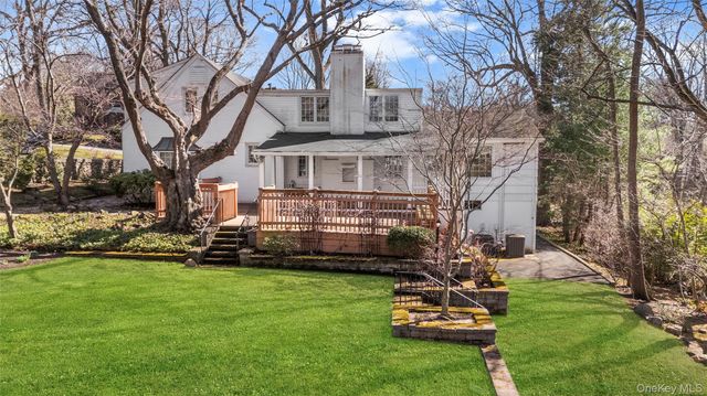 2 Hickory Hill, Roslyn, NY 11576