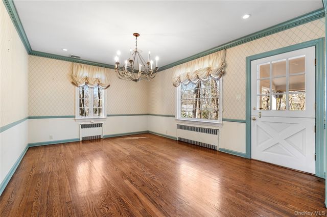 2 Hickory Hill, Roslyn, NY 11576
