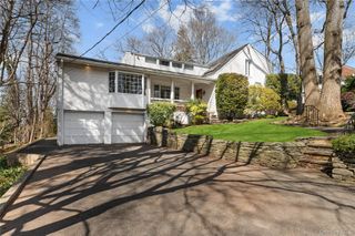 2 Hickory Hill, Roslyn, NY 11576