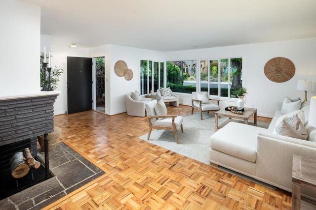 559 Hilbar Lane, Palo Alto, CA 94303