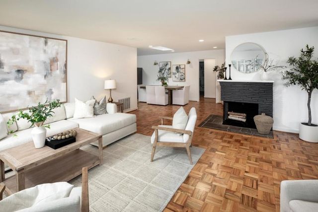 559 Hilbar Lane, Palo Alto, CA 94303