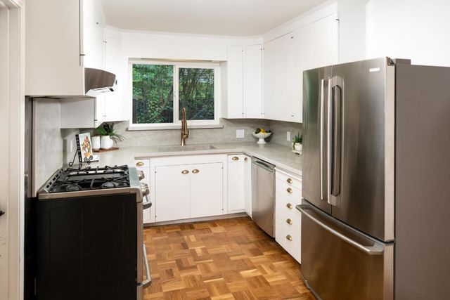 559 Hilbar Lane, Palo Alto, CA 94303