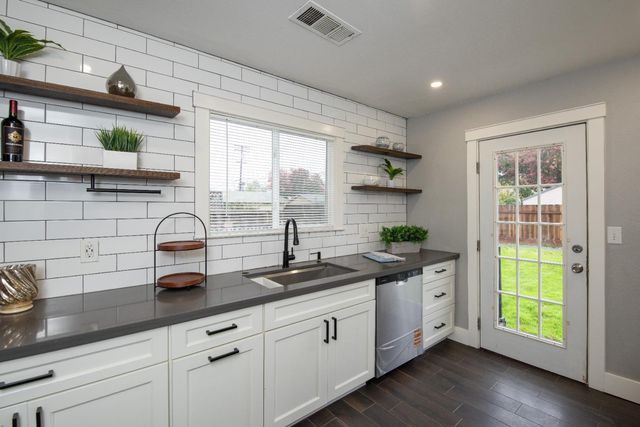 1405 Del Monte, Modesto, CA 95350