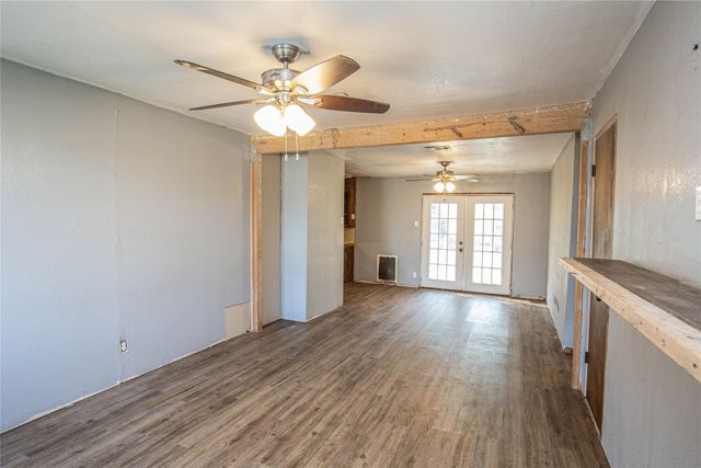 202 W Greenbriar Street, Robinson, TX 76706