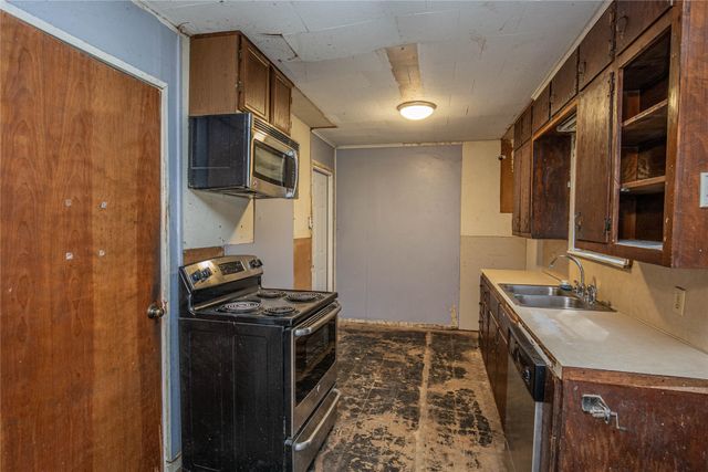 202 W Greenbriar Street, Robinson, TX 76706