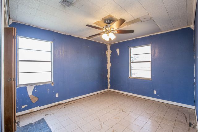 202 W Greenbriar Street, Robinson, TX 76706