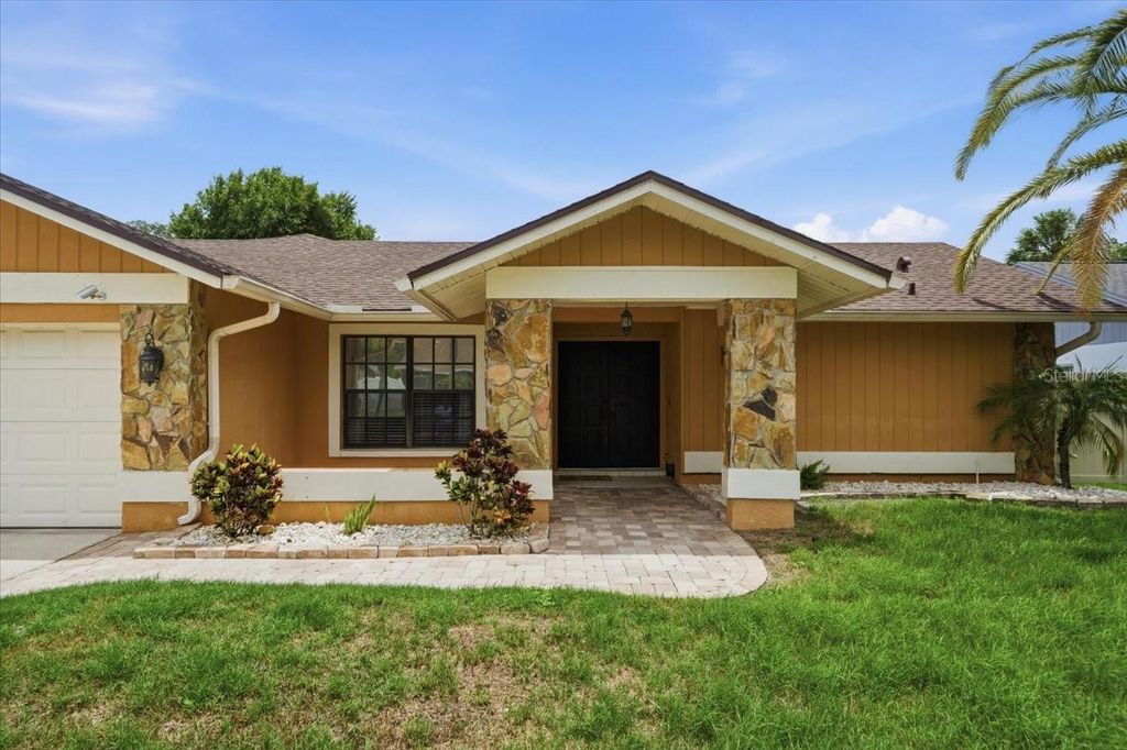 Image 2 of property listing at 11803 SWEETPEA COURT, Tampa, FL 33635