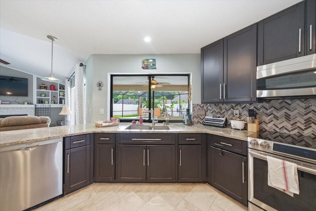 Image 7 of property listing at 11803 SWEETPEA COURT, Tampa, FL 33635