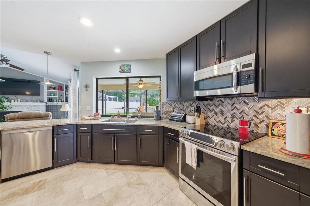 Image 10 of property listing at 11803 SWEETPEA COURT, Tampa, FL 33635