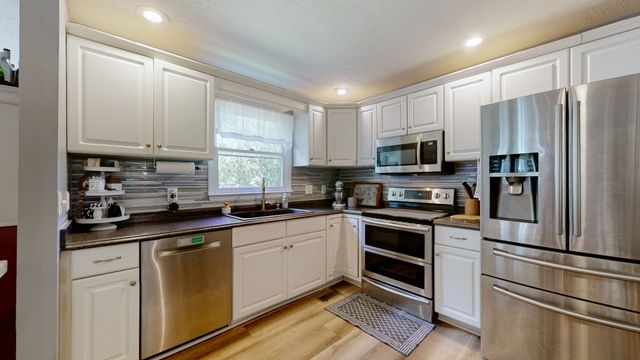 7770 Bridlewood Dr, Christiana, TN 37037