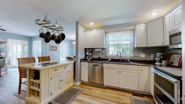 7770 Bridlewood Dr, Christiana, TN 37037