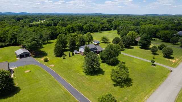 7770 Bridlewood Dr, Christiana, TN 37037