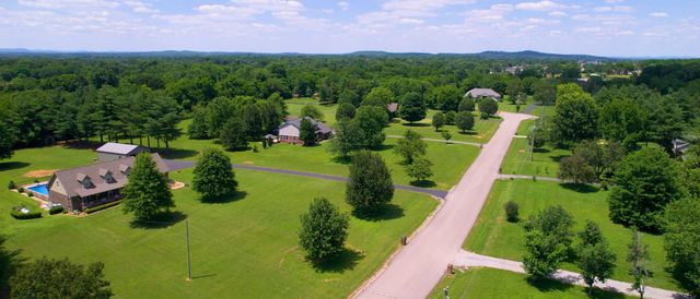 7770 Bridlewood Dr, Christiana, TN 37037