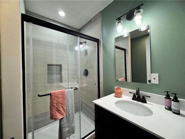 233 W 5th Street, Adrian, MO 64720