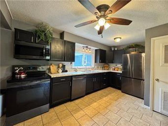 233 W 5th Street, Adrian, MO 64720