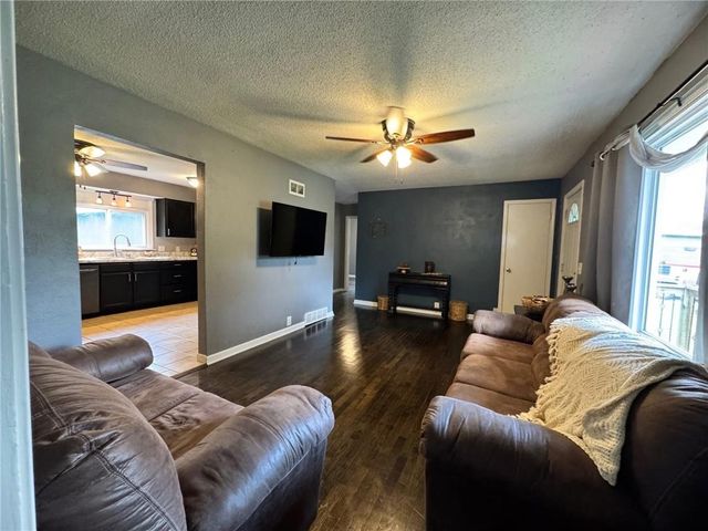 233 W 5th Street, Adrian, MO 64720