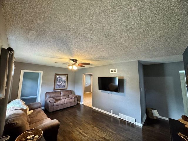 233 W 5th Street, Adrian, MO 64720