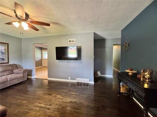 233 W 5th Street, Adrian, MO 64720