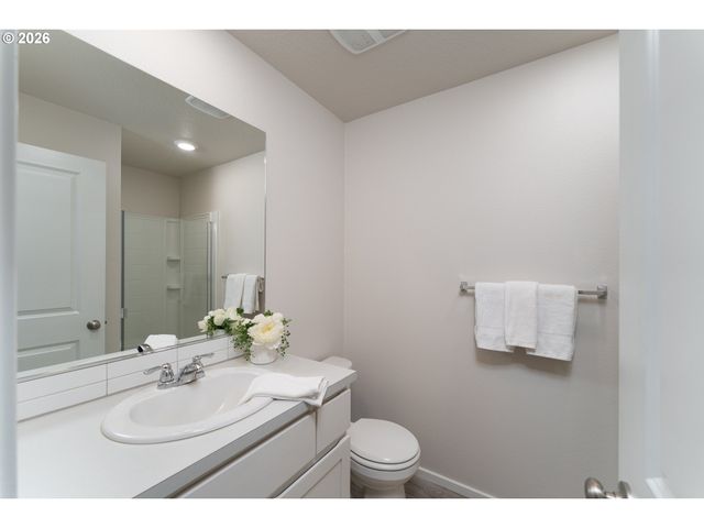 1999 KILLIAN SPRING Dr, Woodburn, OR 97071