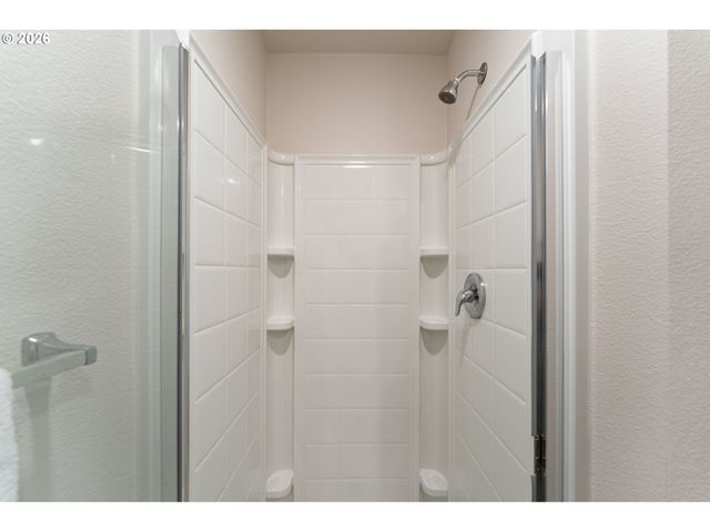 1999 KILLIAN SPRING Dr, Woodburn, OR 97071