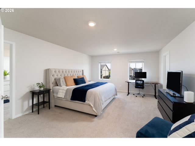 1999 KILLIAN SPRING Dr, Woodburn, OR 97071