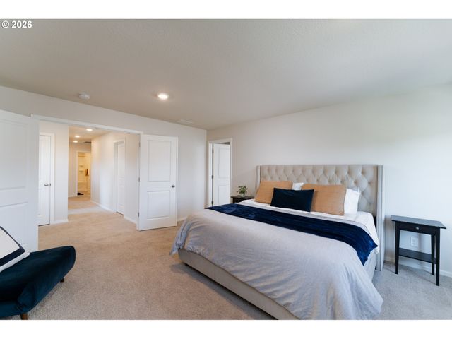 1999 KILLIAN SPRING Dr, Woodburn, OR 97071