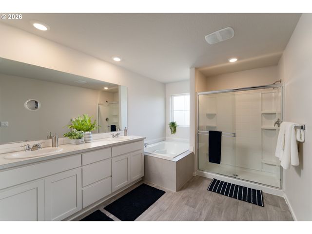 1999 KILLIAN SPRING Dr, Woodburn, OR 97071