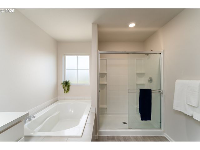 1999 KILLIAN SPRING Dr, Woodburn, OR 97071