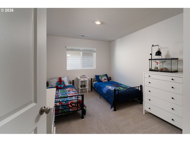 1999 KILLIAN SPRING Dr, Woodburn, OR 97071