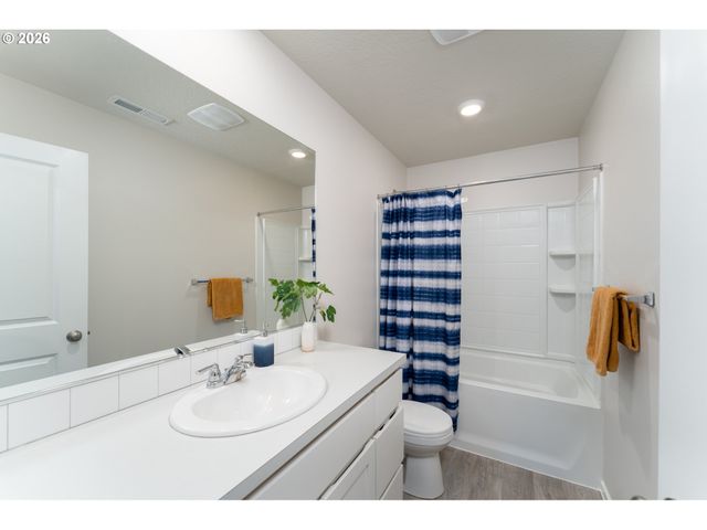 1999 KILLIAN SPRING Dr, Woodburn, OR 97071