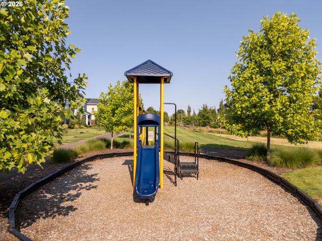 1999 KILLIAN SPRING Dr, Woodburn, OR 97071