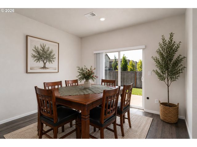 1999 KILLIAN SPRING Dr, Woodburn, OR 97071