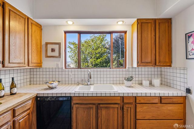 2830 Lawton Street, San Francisco, CA 94122